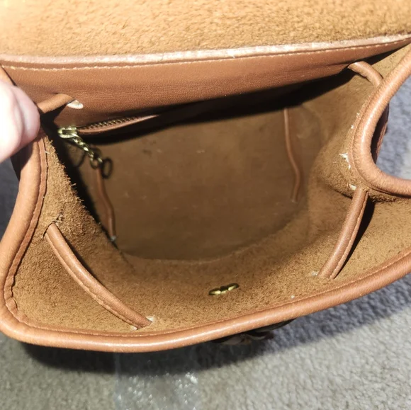 Vintage Coach Daypack Style# 9960 British Tan *Needs Repaired* - Picture 5 of 8